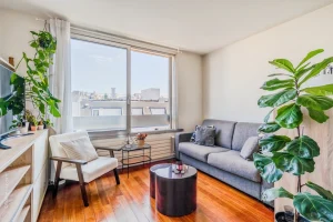 TRES GRAND 1 PIECE AU DERNIER ETAGE D UN IMMEUBLE CONTEMPORAIN 0 large
