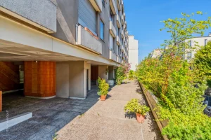 TRES GRAND 1 PIECE AU DERNIER ETAGE D UN IMMEUBLE CONTEMPORAIN 15 large